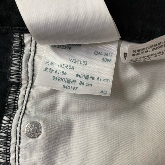 Ladies 311 black Levi’s. - Picture 5 of 7